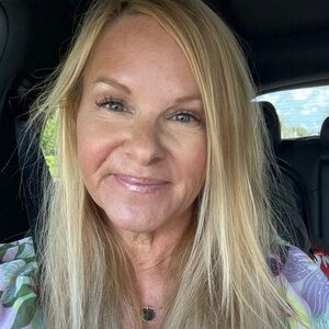 Meet your Posher, Carrie